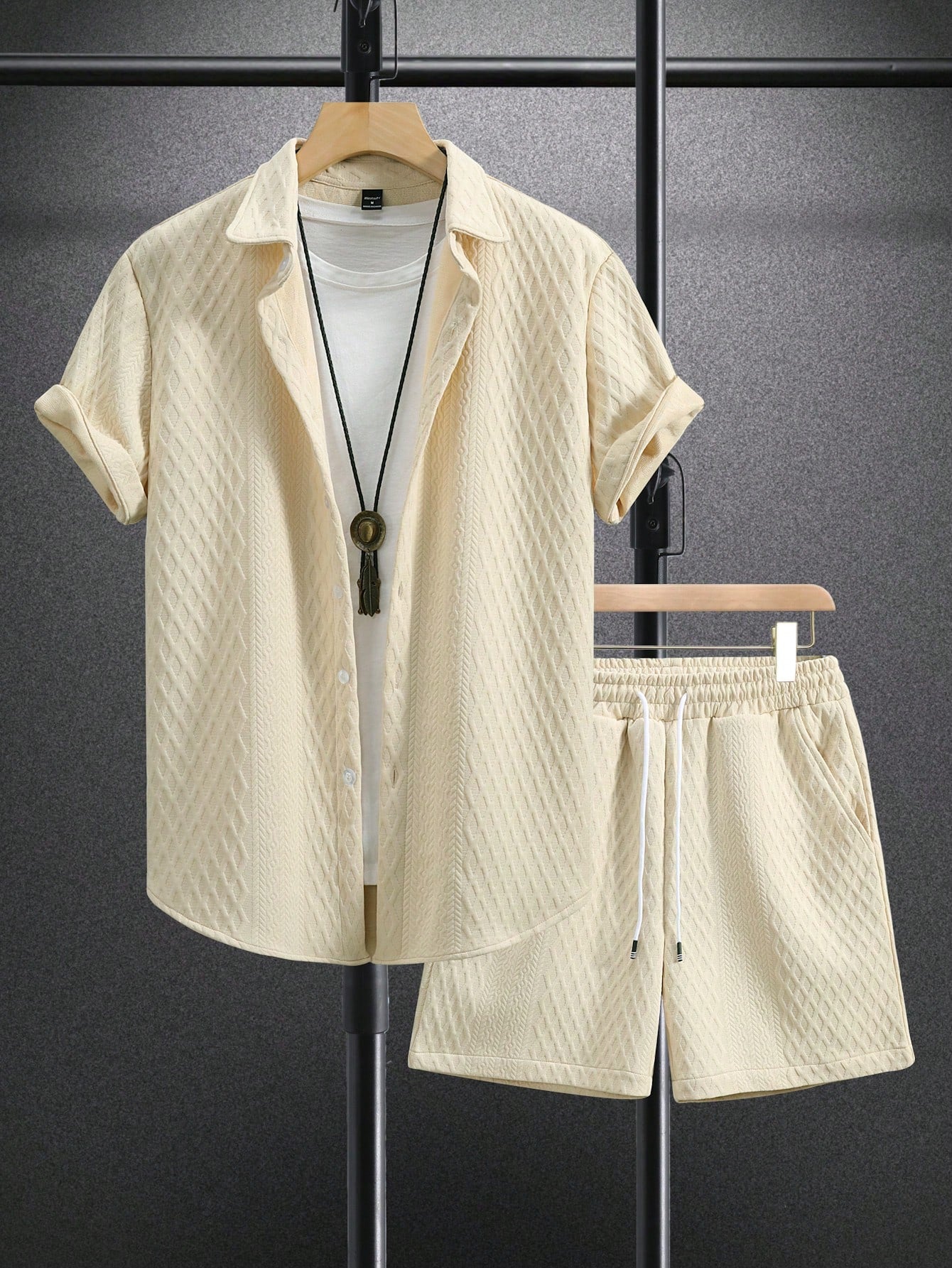 Manfinity Homme Men'S Vacation Casual Style, INS Matched with a Geometric Diamond-Pattern Jacquard Knit Short-Sleeve Shirt and Shorts Set in Pink. This Outfit Features a Button Placket and an Elastic Waist, Making It a Fashionable Choice for Summer - TLG BRAND